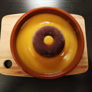 Rosquilla de chocolate con manzana