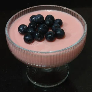 Gelatina con pera y arándanos